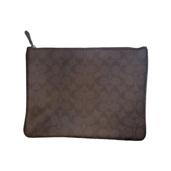 Large pouch in signature canvas shop